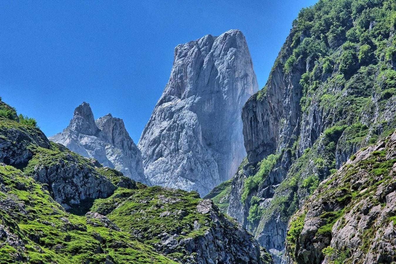 Foto 11 von 40: Ferienhaus 'La Congosta Mágica Aldea De Montaña' mit Bergblick, Gemeinschaftsterrasse & WLAN