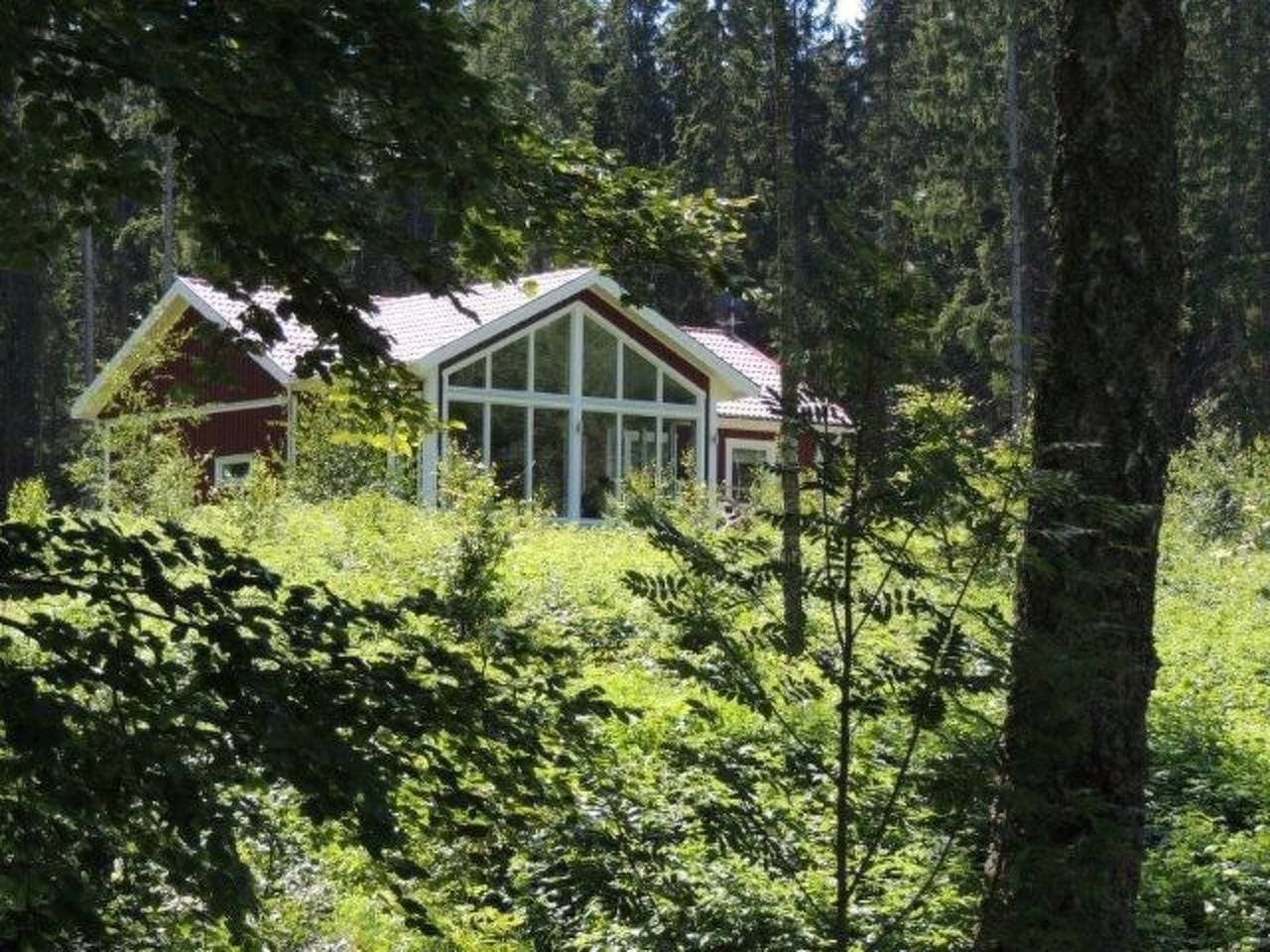 Foto 12 von 51: Modernes Haus mit hellem Dekor, mit Blick auf den See