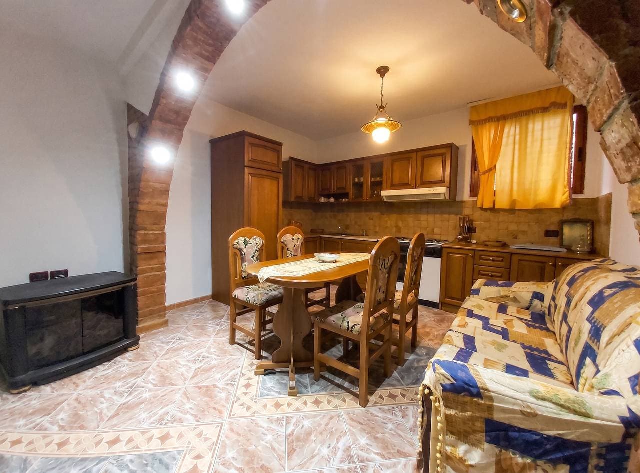 Foto 4 von 49: Geräumiges Haus in Berat mit sicherem Parkplatz.
