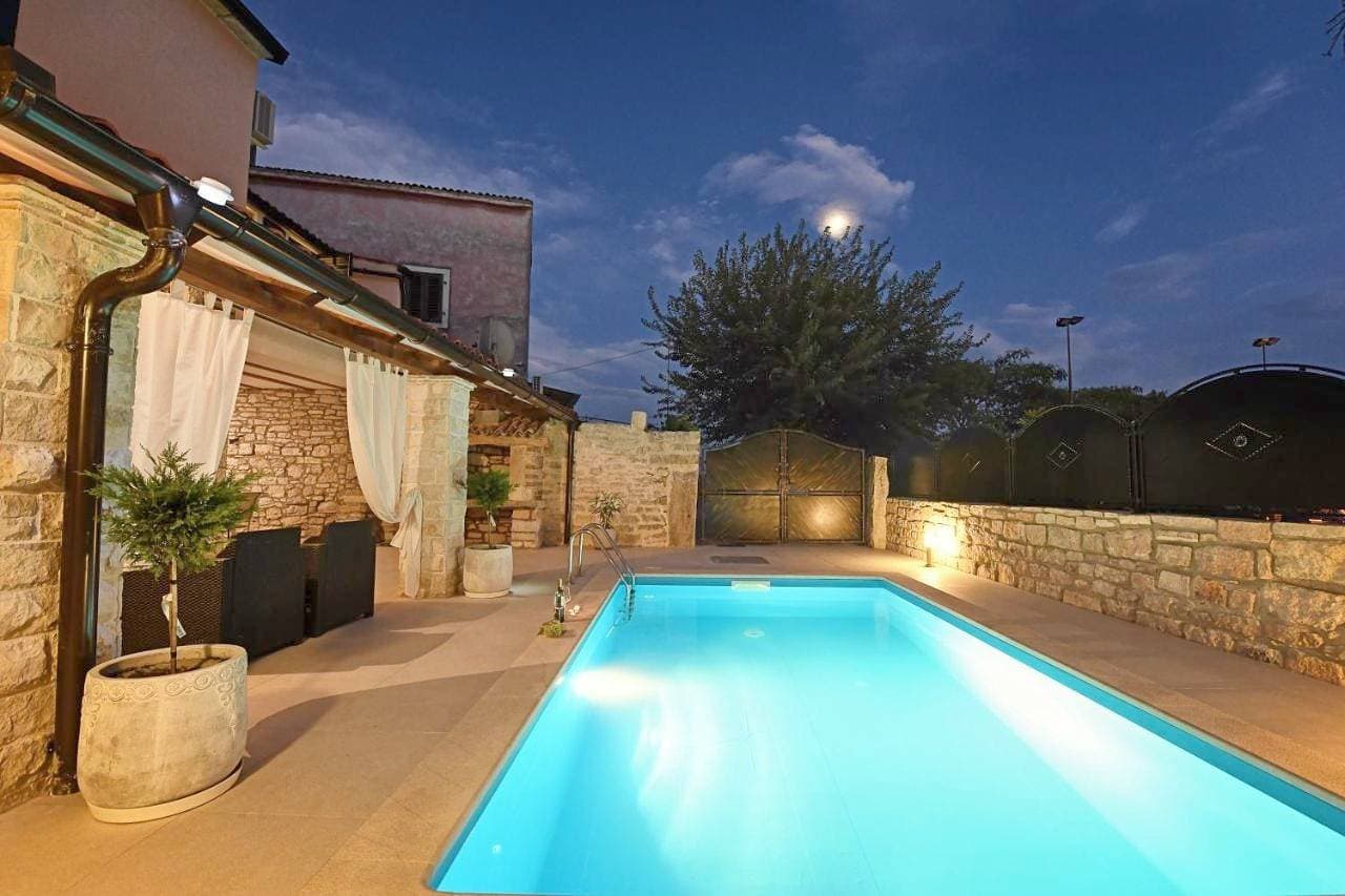 Foto 2 von 53: Villa with Private Pool