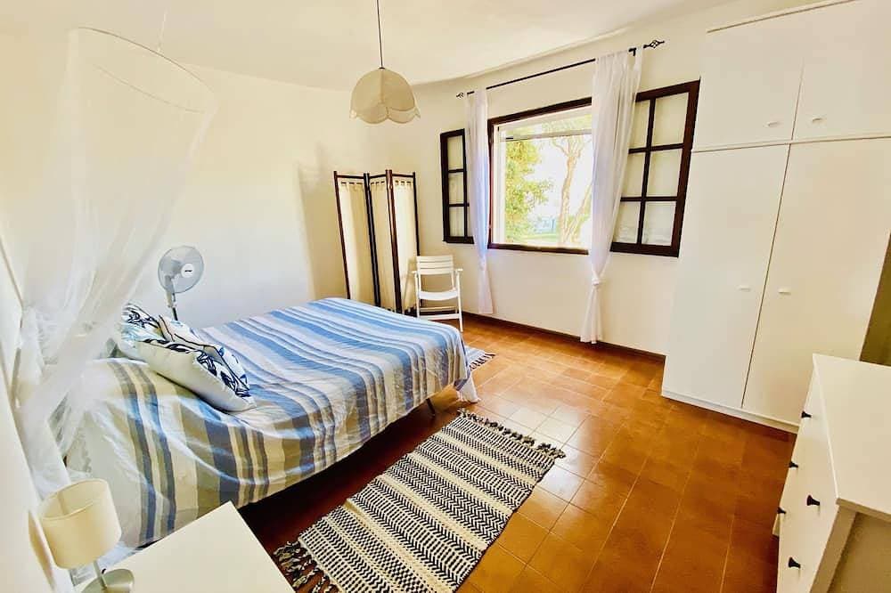 Foto 2 von 30: Spacious Beachfront Villa