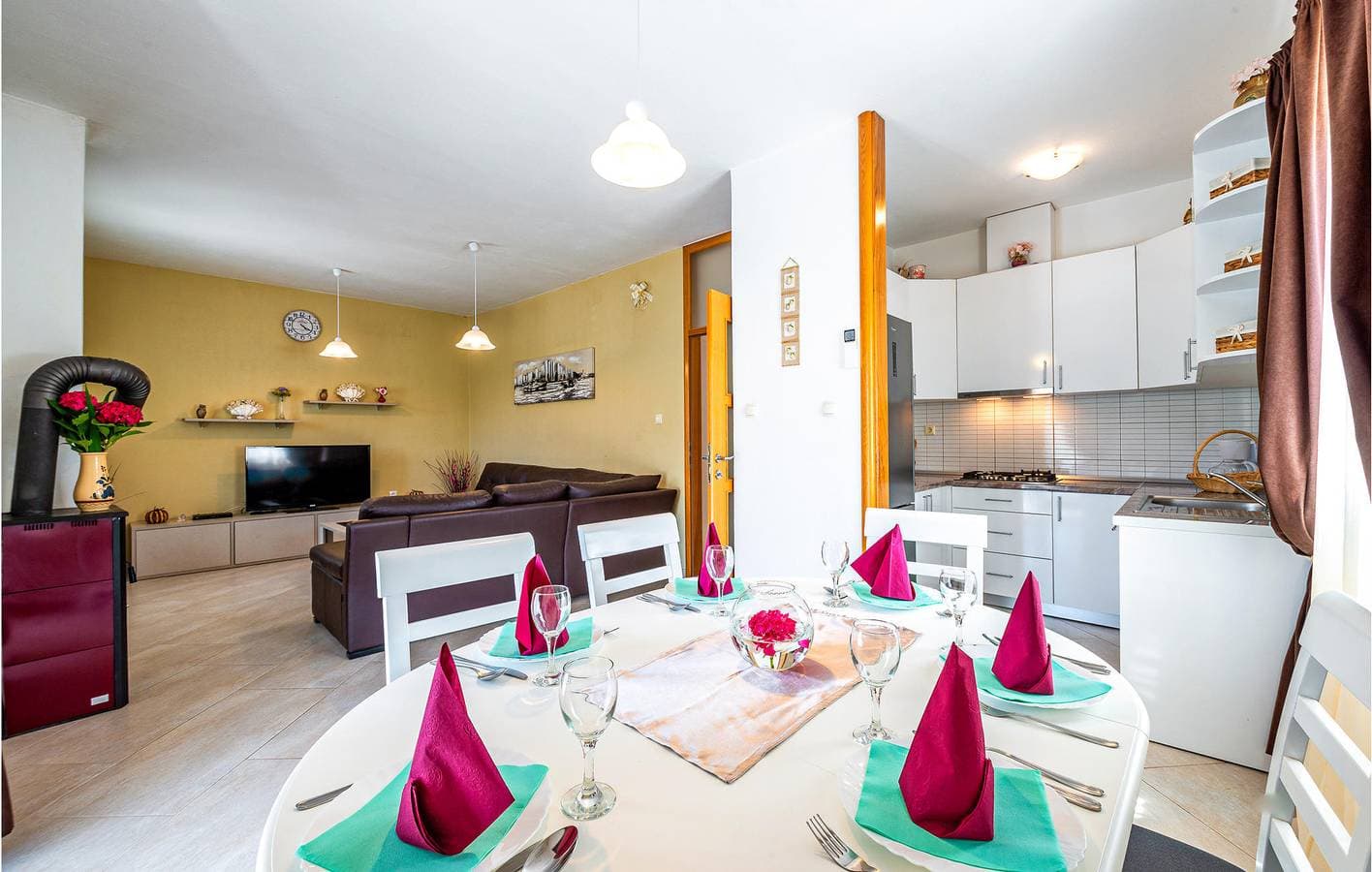 Foto 10 von 45: Trendige 1-Zimmer-Wohnung mit Pool und WLAN, 1,5 km vom Strand entfernt