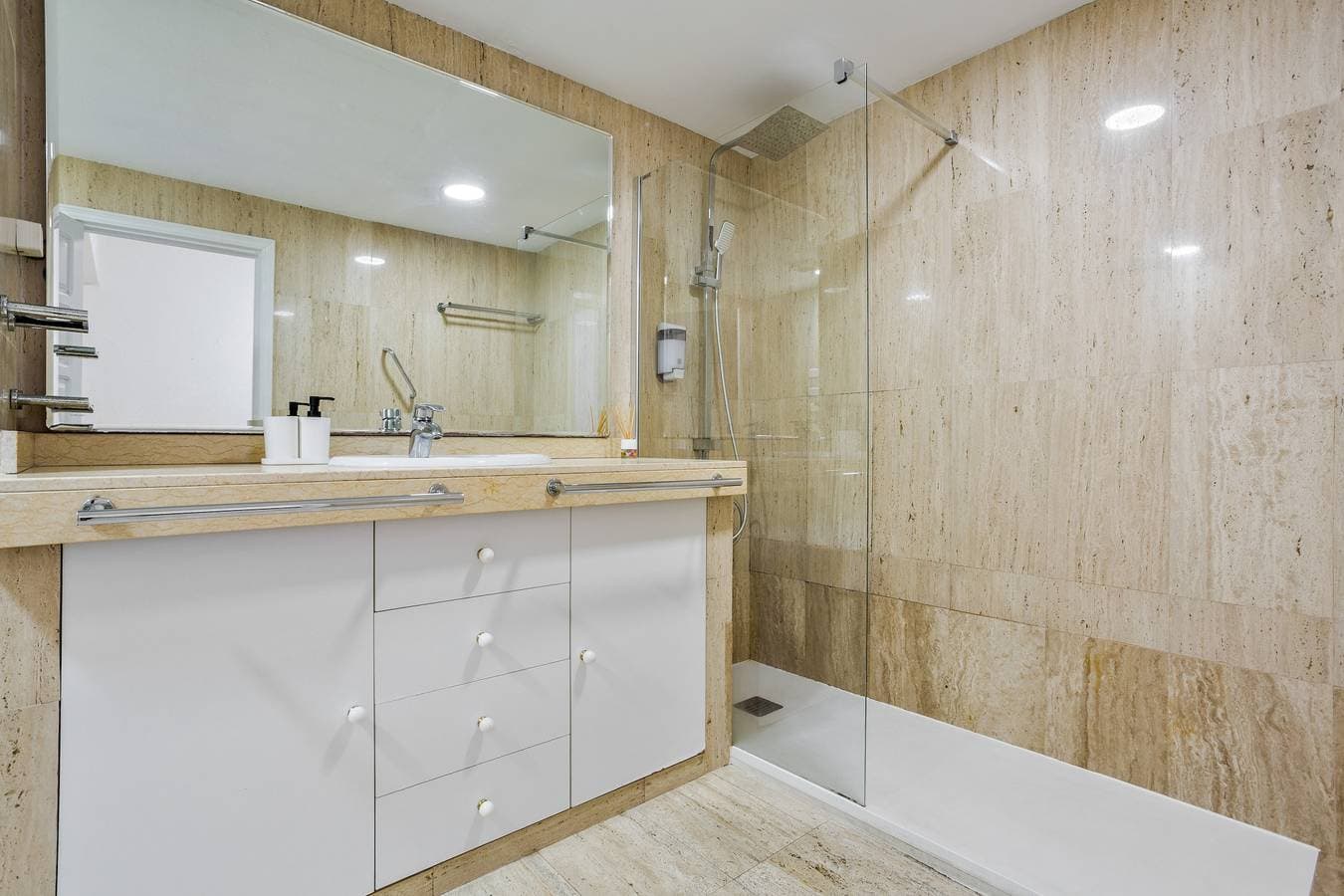 Foto 11 von 31: Ferienwohnung 'Familiar Privado' mit Balkon, WLAN und Klimaanlage