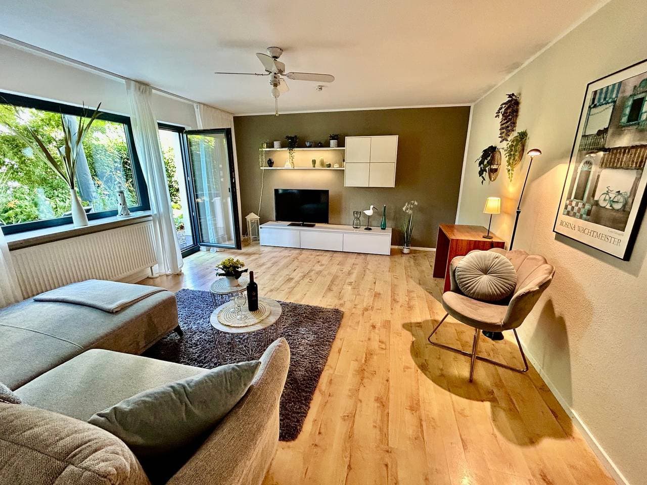 Foto 3 von 24: Ferienwohnung 'Stella Lilia' mit privater Terrasse und WLAN