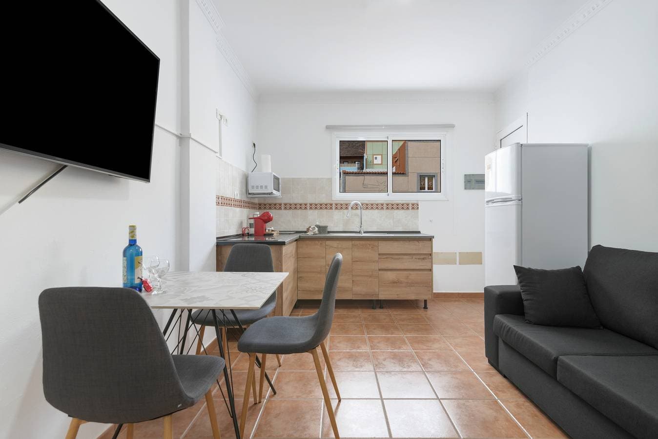 Foto 9 von 37: Ferienwohnung 'Einheit B' mit Meerblick, WLAN und Klimaanlage