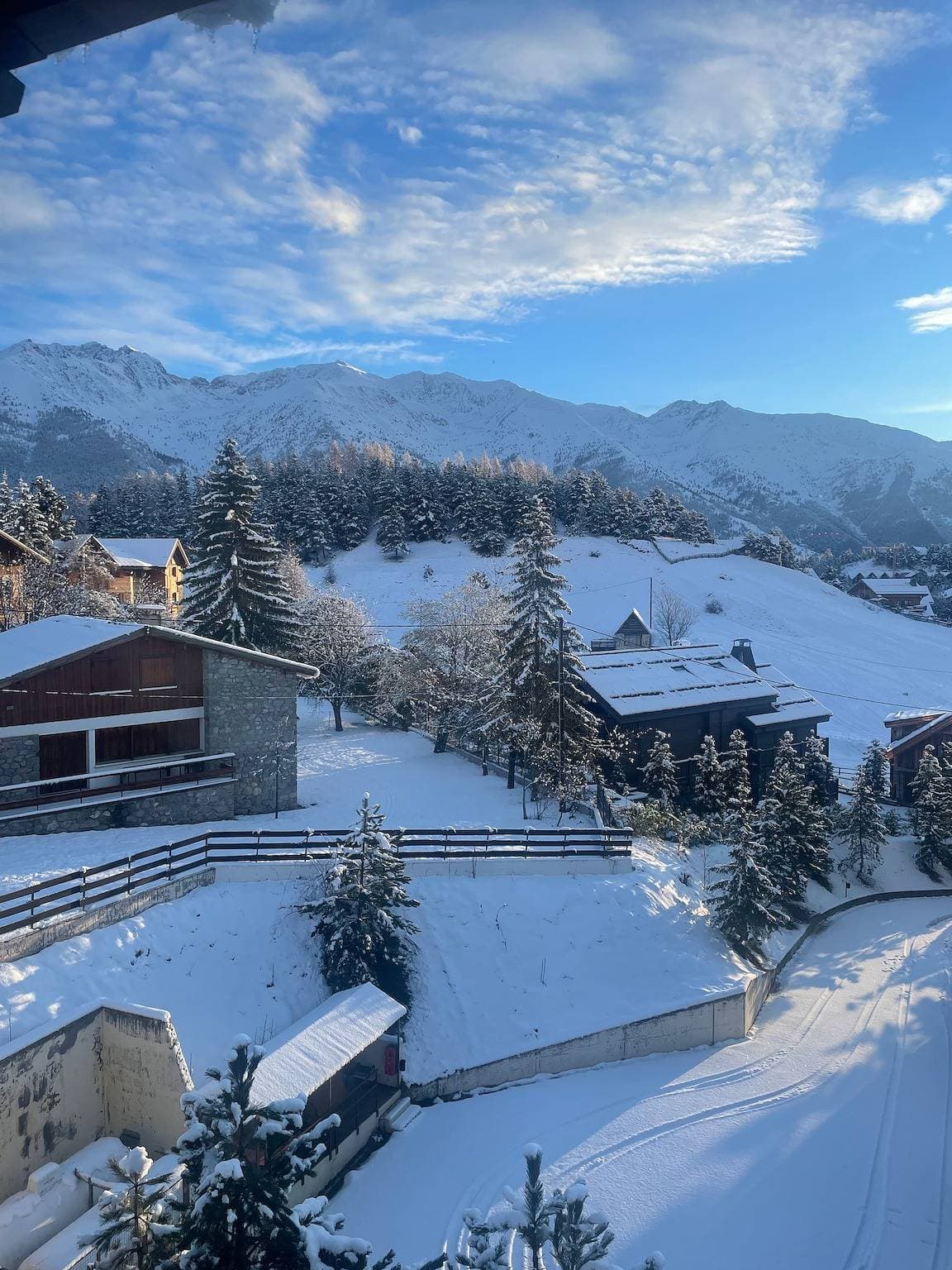 Foto 4 von 25: Ferienwohnung 'Chaleureux La Montagne' mit privatem Garten und Balkon