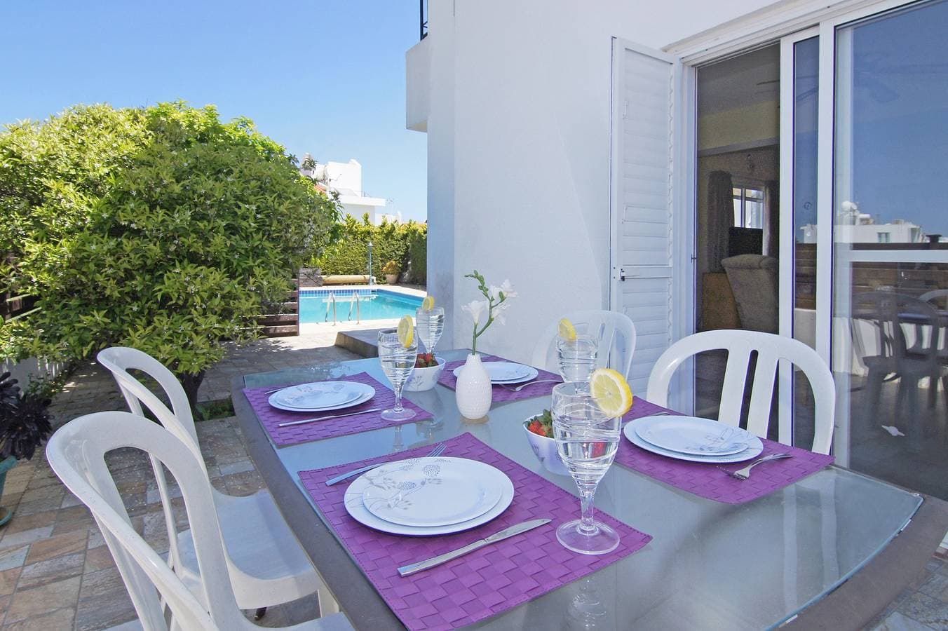 Foto 9 von 39: Villa für 6 Personen mit Balkon