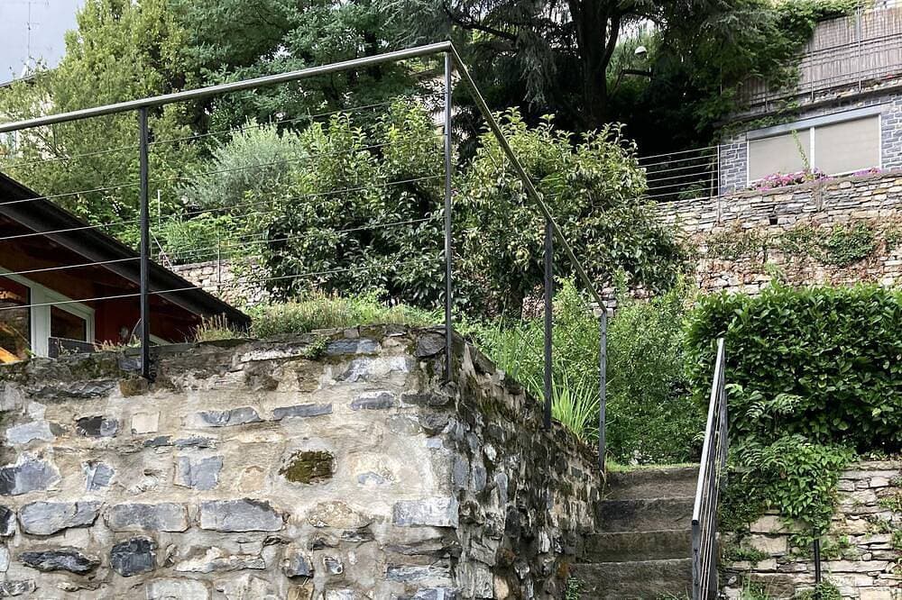 Foto 7 von 21: Kleines Haus mit großem Garten, Blick auf den Comer See 'Sans Souci'