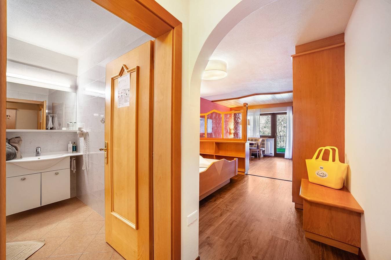 Foto 13 von 32: Ferienwohnung "Alpenhof Lodge Almrose" mit Bergblick, Pool & Sauna