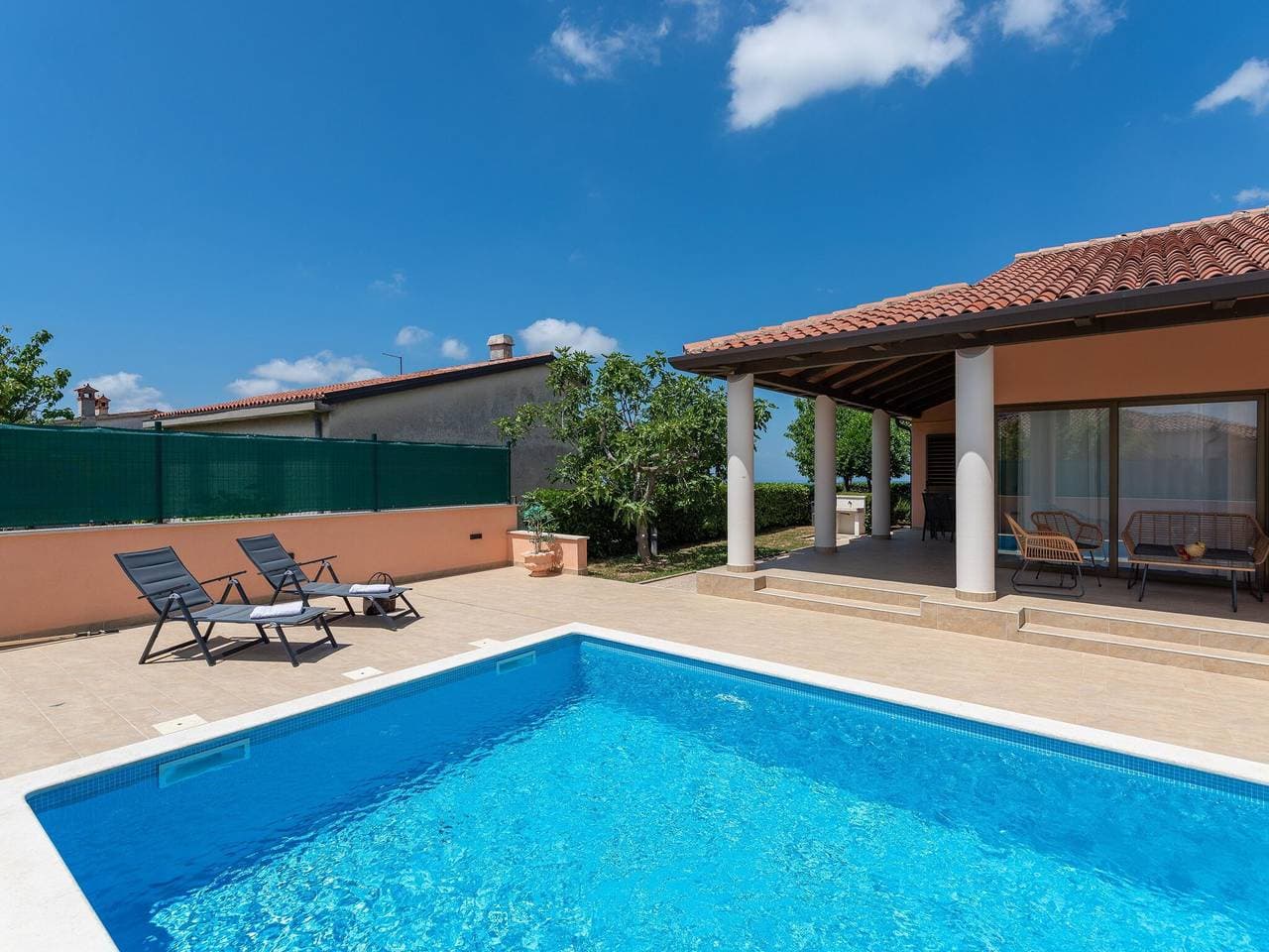 Foto 9 von 40: Stilvolle Villa in Buje mit Außenküche
