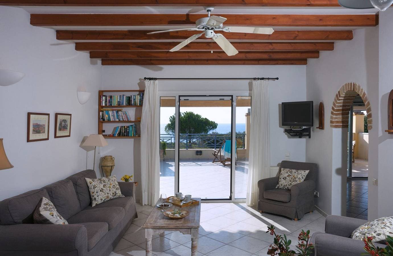 Foto 13 von 41: Luxury Corfu Villa | 3 Bedroom Villa Panorama| Sea View | Private Pool | Arillas