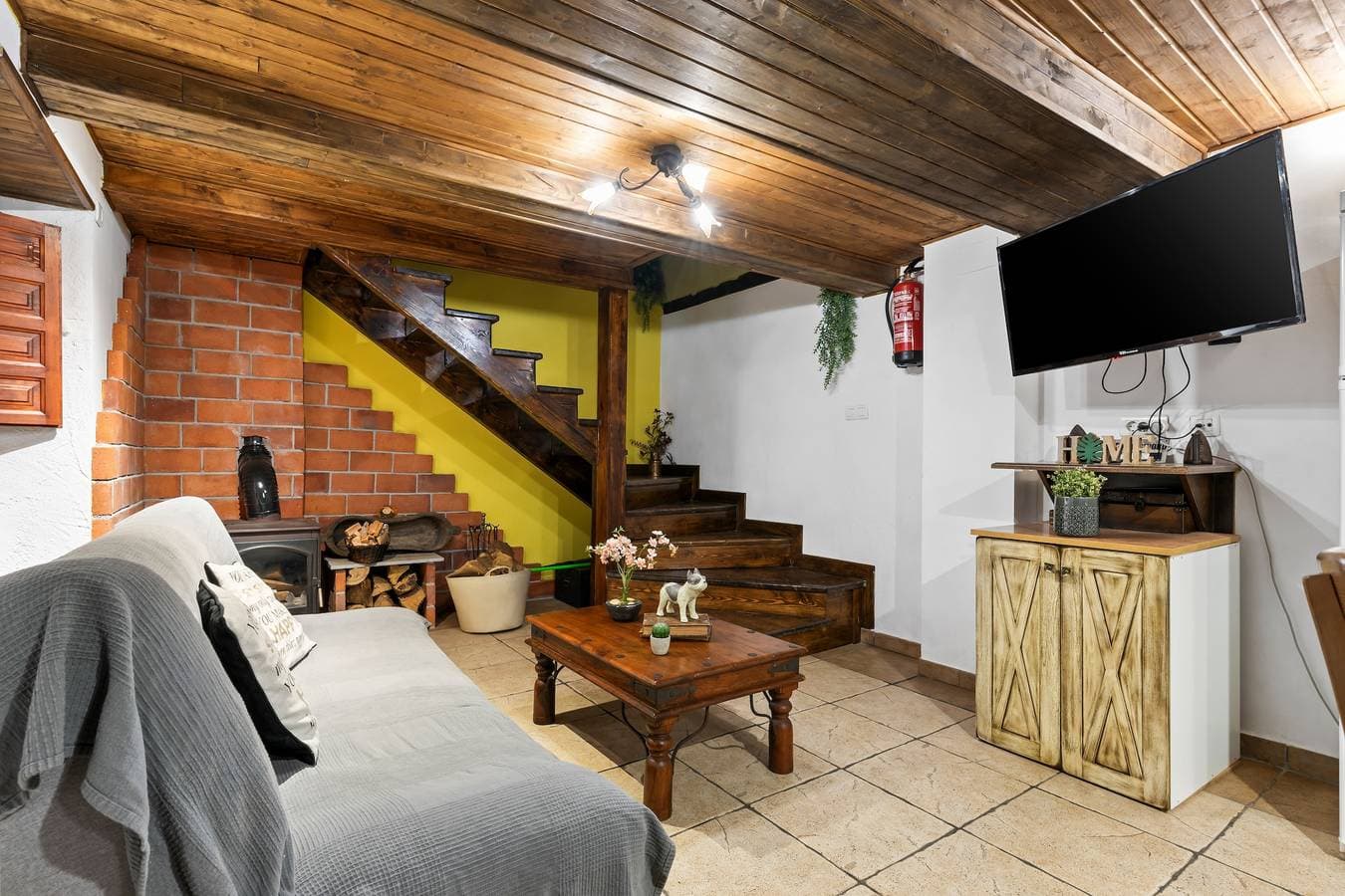 Foto 12 von 40: Ferienhaus 'La Congosta Mágica Aldea De Montaña' mit Bergblick, Gemeinschaftsterrasse & WLAN