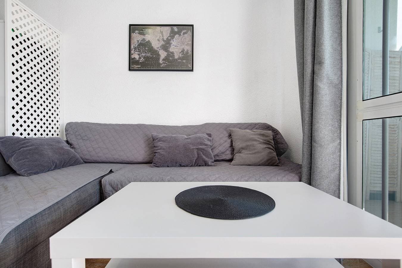 Foto 4 von 20: Schönes Apartment am Strand mit Terrasse und herrlichem Meerblick; Straßenparkplätze vorhanden