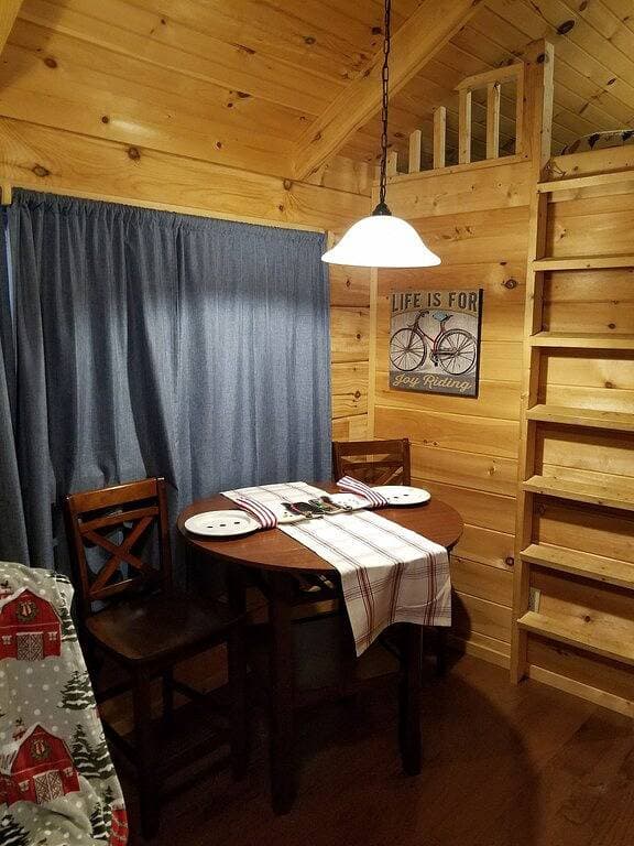 Foto 12 von 26: Lazy Daze Gemütliche Hütte! 5 Minuten nach Cherokee oder Bryson City.