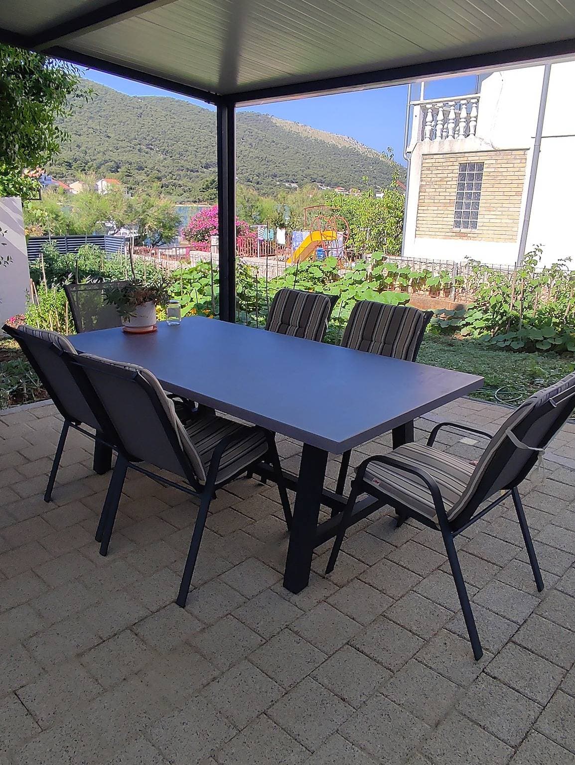 Foto 5 von 35: 2-Zimmer-Ferienwohnung am Strand Grebastica, Sibenik A-10366-a
