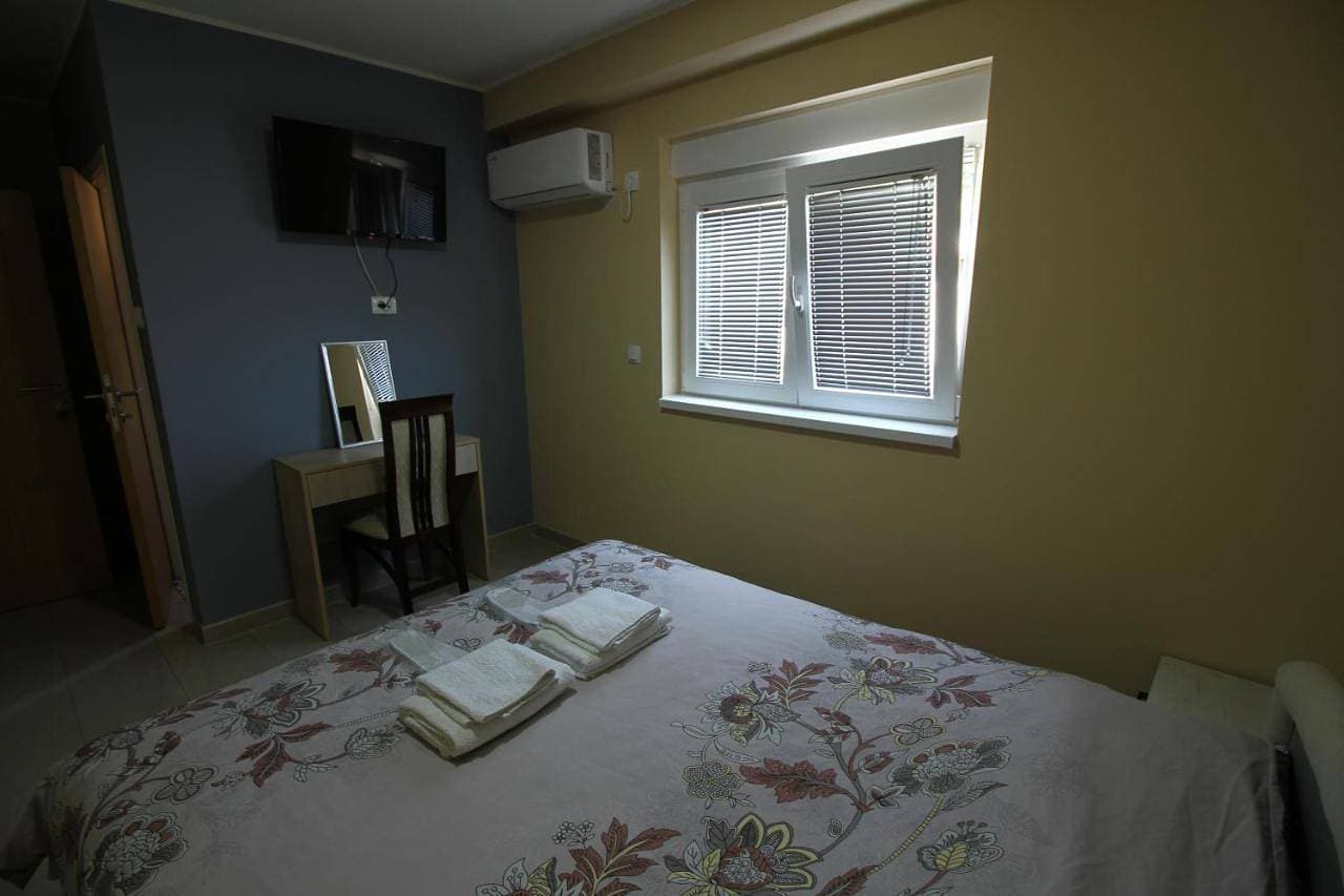 Foto 2 von 10: Iva apartmani i sobe