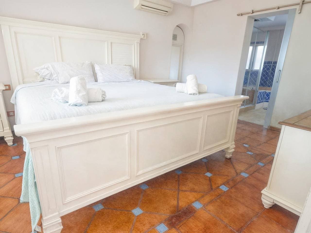 Foto 5 von 25: Luxusvilla nahe dem Meer mit Pool in Marbella