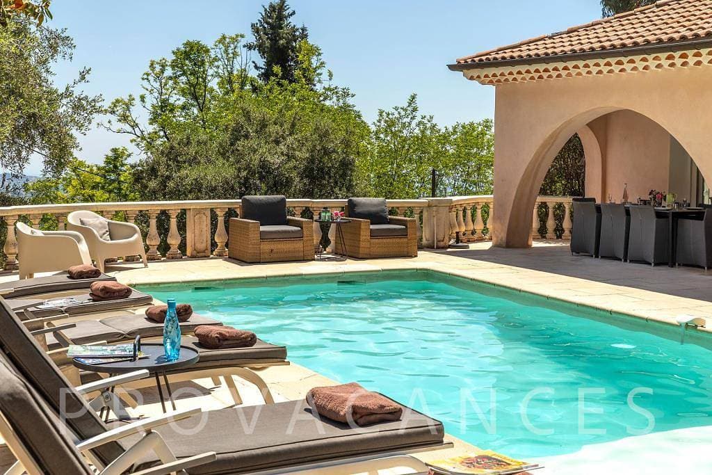 Ferienhaus mit Pool und Aussicht in Vence 1