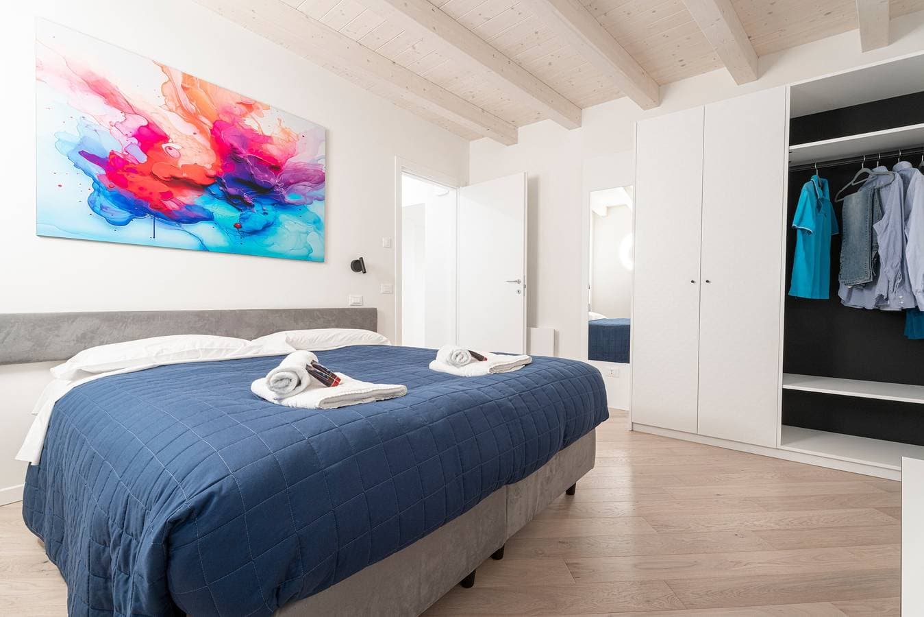 Foto 13 von 30: Ferienwohnung 'Flat 5' mit Seeblick, WLAN und Klimaanlage