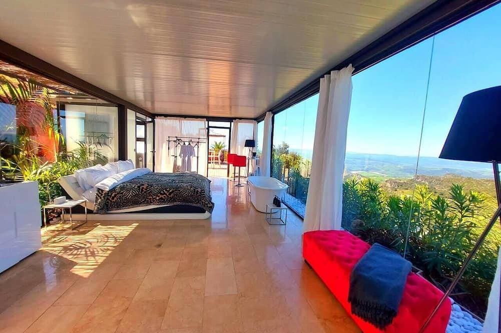 Foto 7 von 25: Stunning Glass Suite with private plunge pool