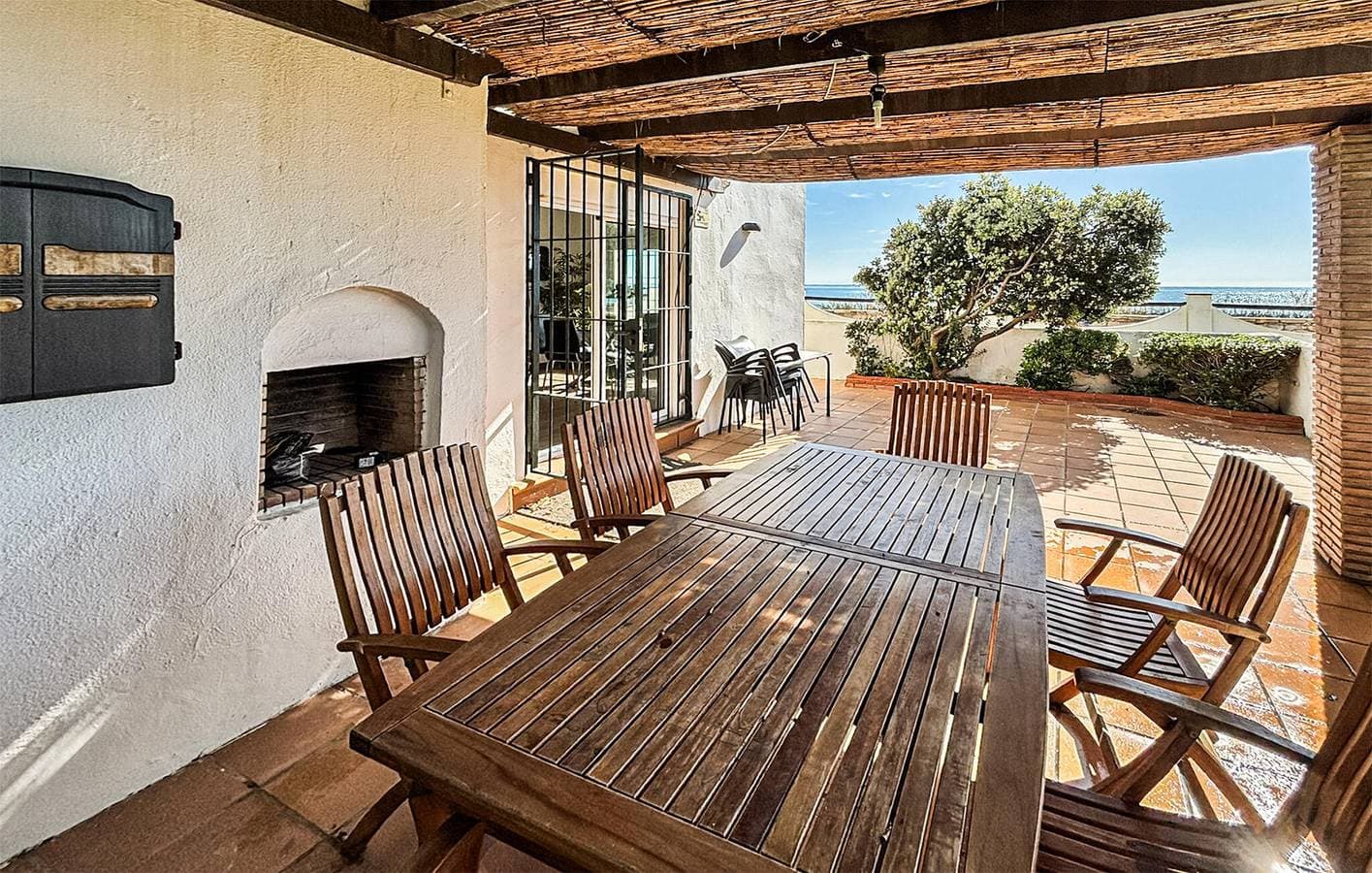 Foto 13 von 25: Gemütliche 200 m² große Ferienwohnung mit Pool, Terrasse und Zugang zum Strand