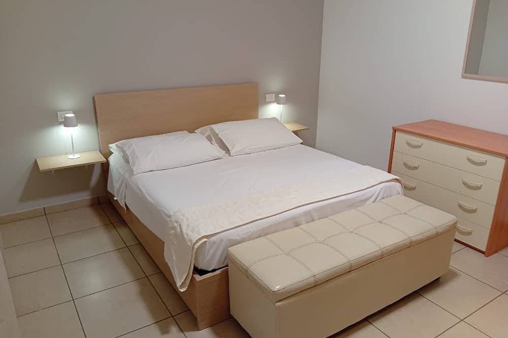Foto 2 von 26: Casa Marina Grande. Siamo a 80m dal mare. Con 1 camera, 1 bagno e posto auto.