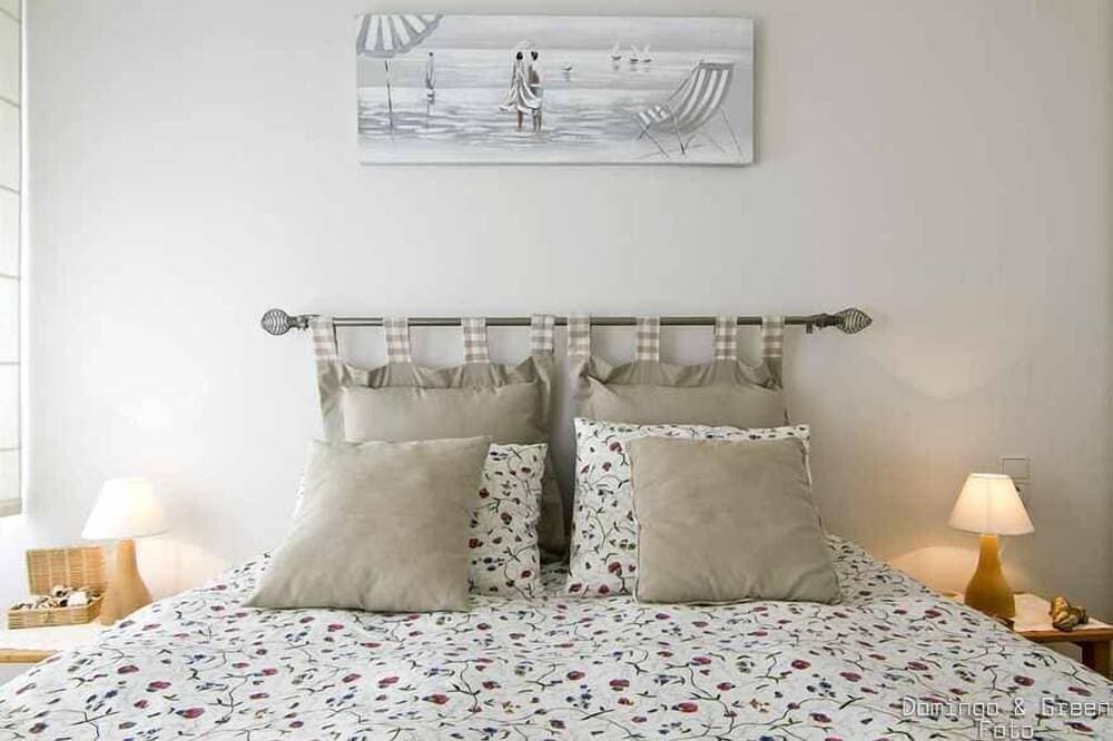 Maricel Apartment - right on the beach 1