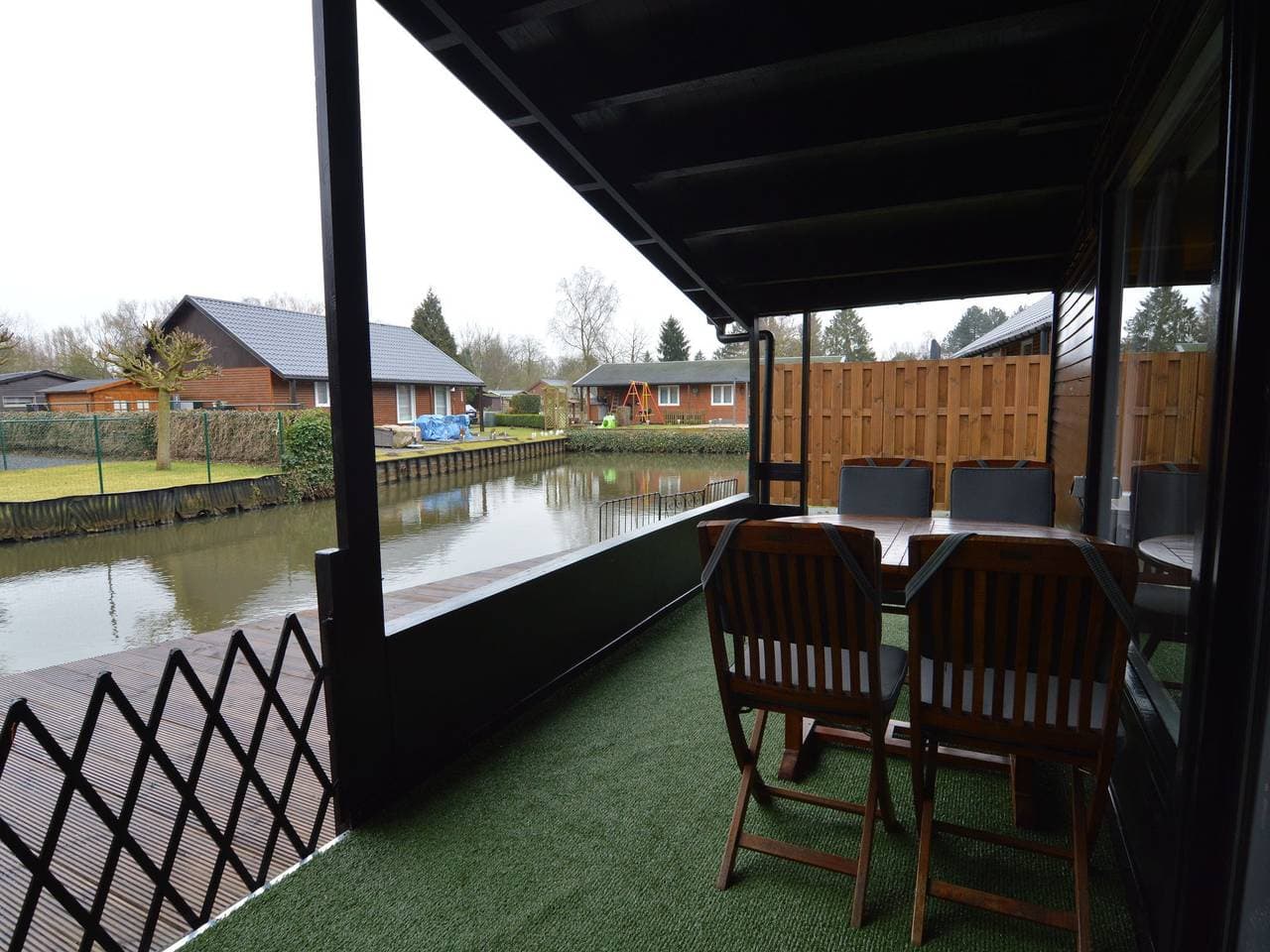 Foto 7 von 38: Modernes Chalet direkt am Wasser