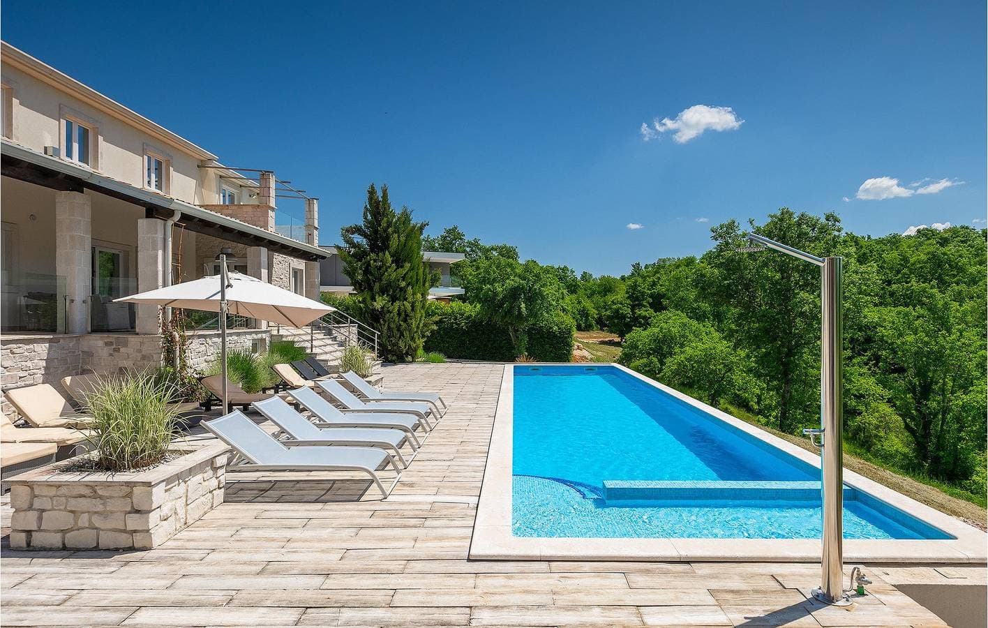 Foto 8 von 60: Gemütliche 1-Zimmer-Wohnung mit Pool und WLAN in der Nähe des Restaurants Pčele