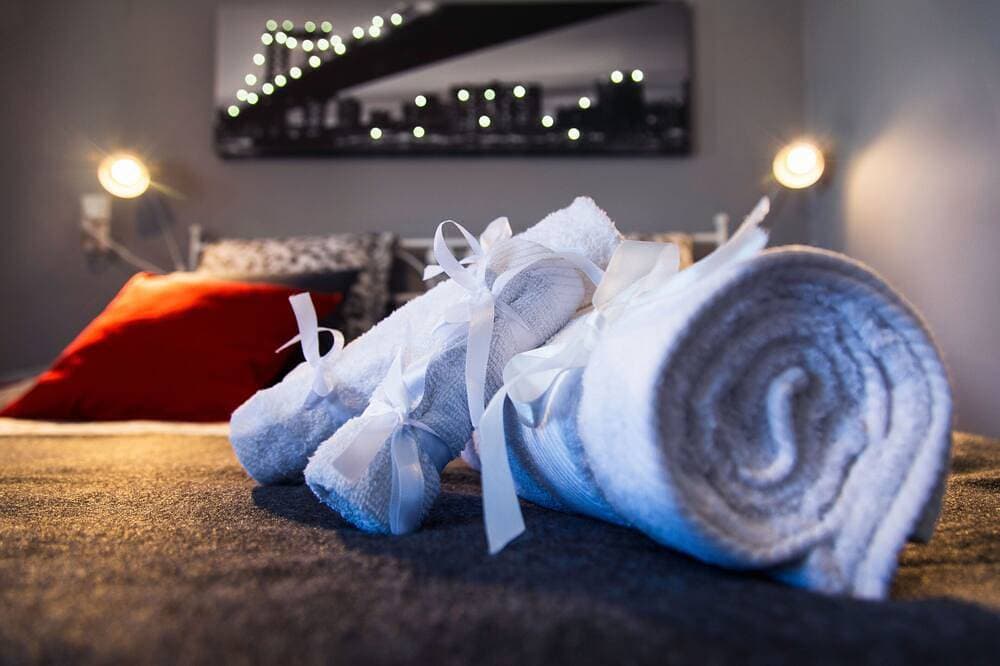 Foto 5 von 28: Romeo & Juliet - Modern & Stylish Studio: Acropolis & Park Views