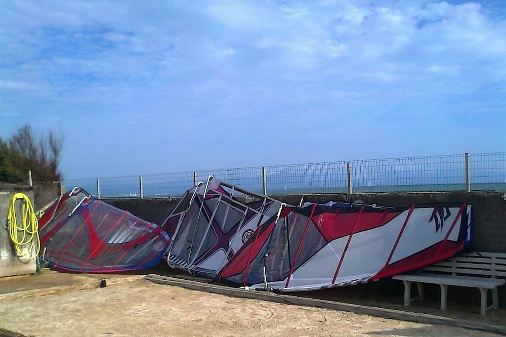Foto 12 von 27: Schönes Studio, Ferienhaus direkt am Wasser auf der Halbinsel Hyeres - Giens