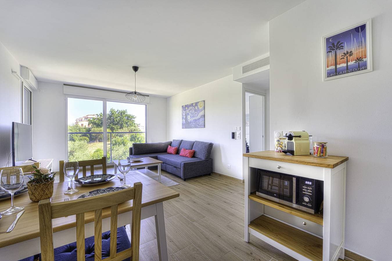 Foto 8 von 16: Appartement Fleuri, vue mer - Welkeys