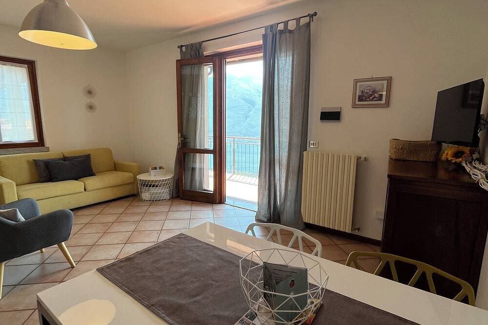 Foto 10 von 29: Casa Maffei Top Fewo 1,  2. Stock, Balkon mit Panoramaseeblick, WiFi, Stellplatz