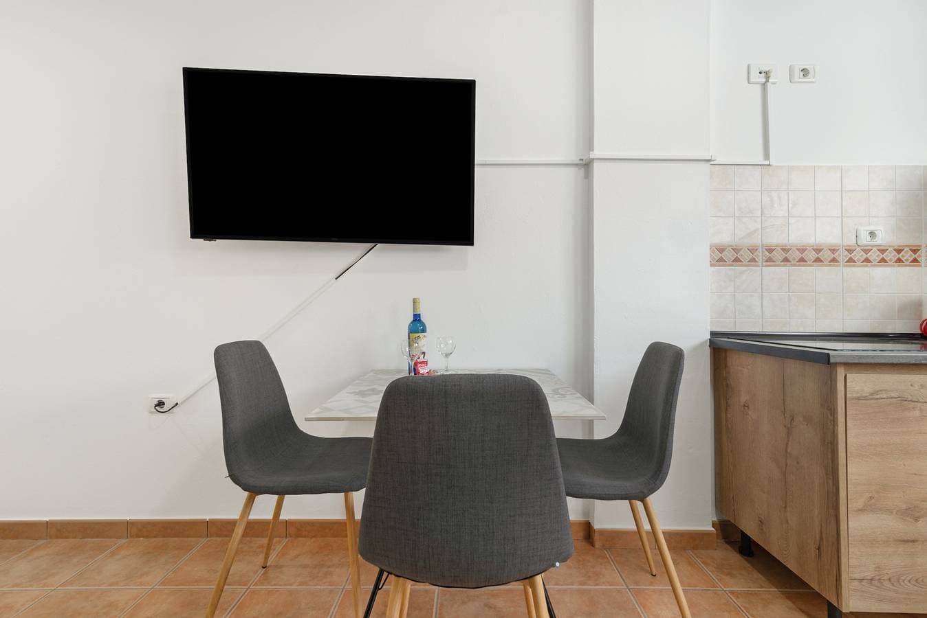 Foto 13 von 37: Ferienwohnung 'Einheit B' mit Meerblick, WLAN und Klimaanlage