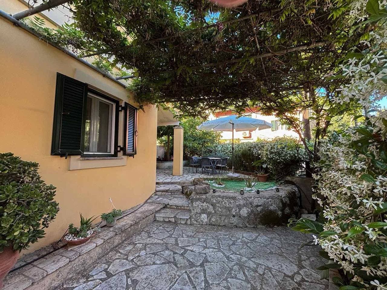 Foto 3 von 24: Ferienhaus für 6 Personen mit Terrasse