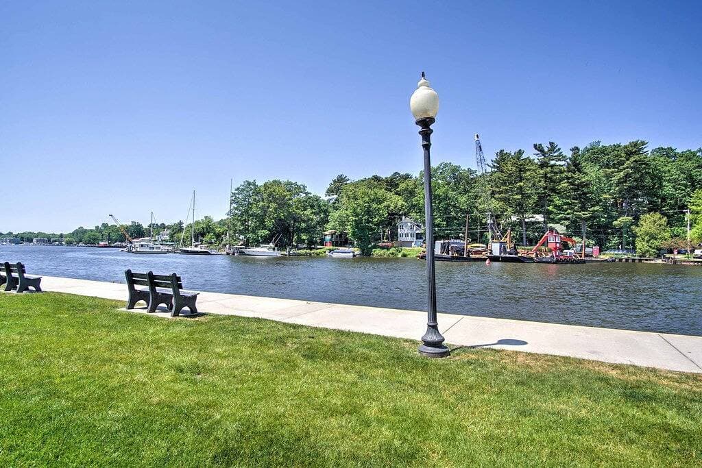Foto 4 von 24: Charming Saugatuck Condo mit eigenem Deck!
