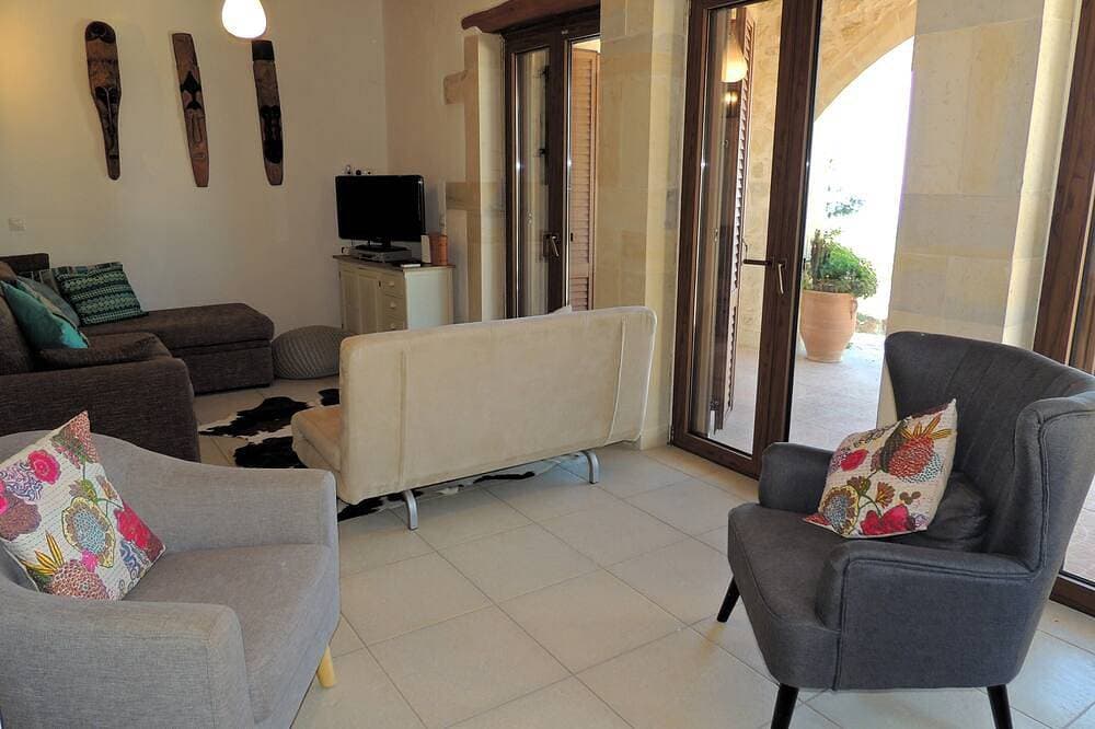 Foto 8 von 30: Beautiful Stone Villa With Peaceful Setting, Private Pool and Lovely sea Views