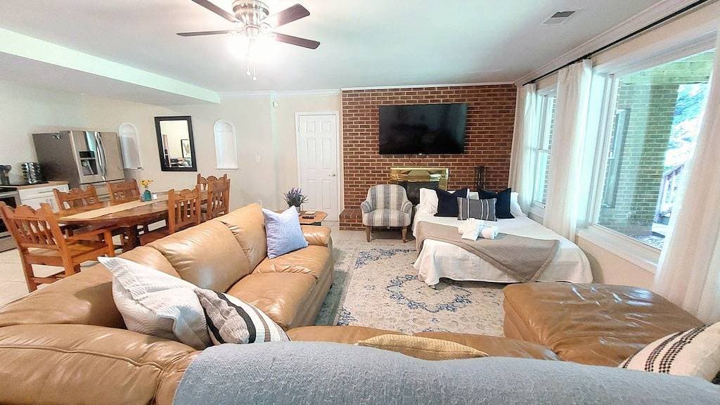 Urban Oasis I Large 2bd/1ba I Surrounded by Nature I 30 mins to Dc 1