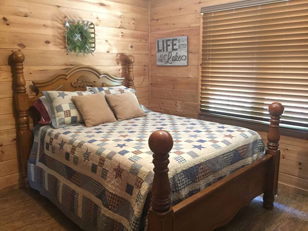 Foto 7 von 37: Private Riverfront 3-Bett / 2 Bad Haus auf dem Oconaluftee Fluss! Private Dock!