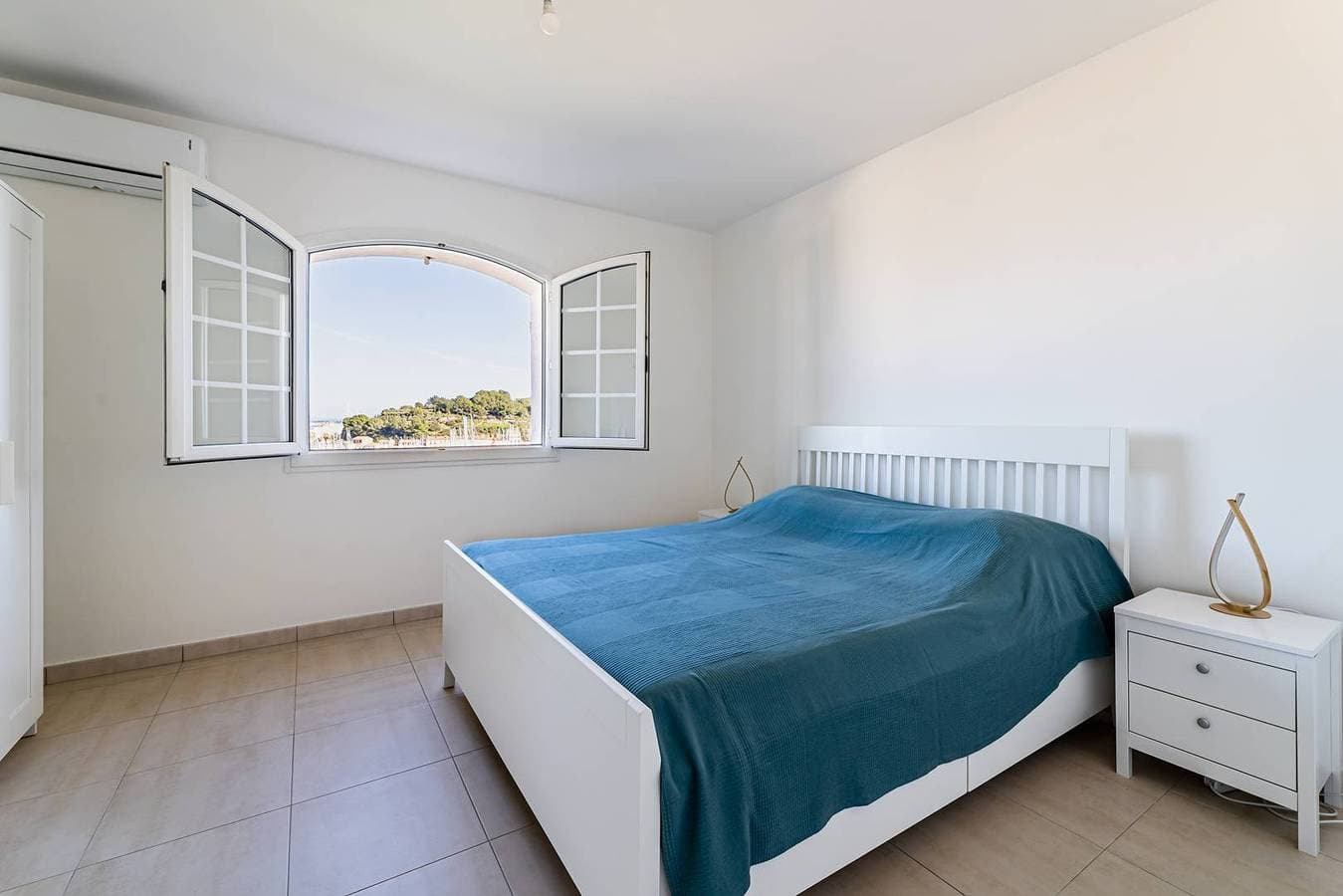 Foto 12 von 21: Hervorragende 2-Zimmer-Wohnung an der Spitze der Villa