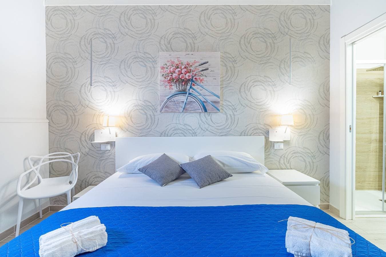 Foto 4 von 42: Zimmer 110 im 'Le Saline Rooms Marzamemi' mit WLAN und Klimaanlage
