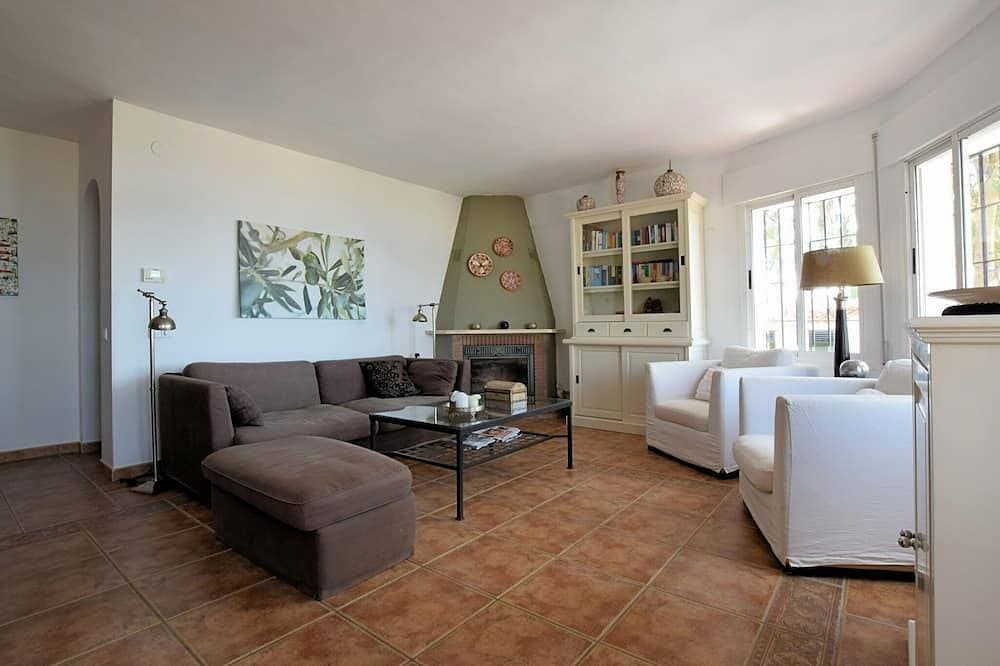 Foto 9 von 25: Villa in Sayalonga mit Privatpool