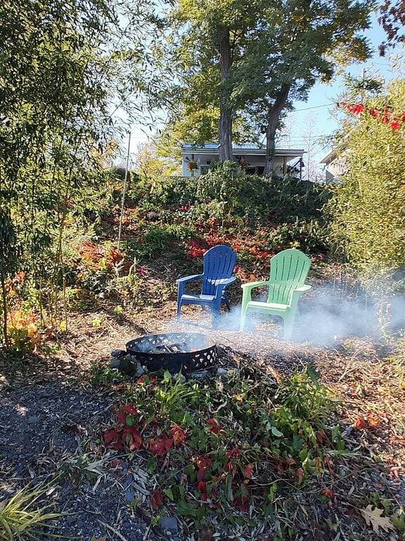 Foto 4 von 23: Cozy All Season Tiny house Bungalow right on the Lake  wine and brewery trail.