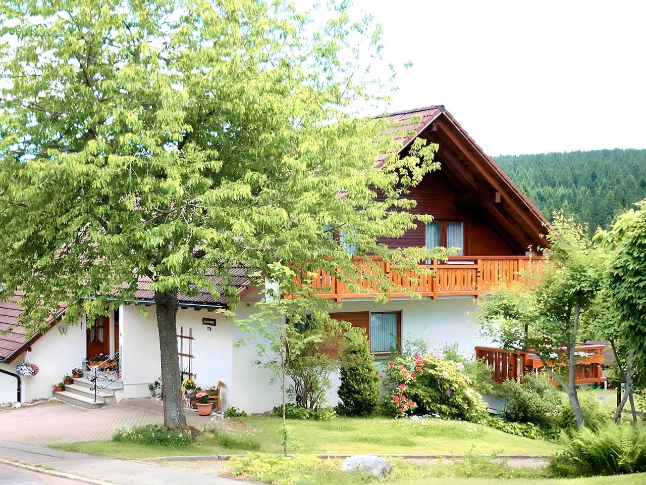 Foto 10 von 33: Ferienwohnung 'Typ B, 70qm' mit Bergblick, privater Terrasse und Wi-Fi