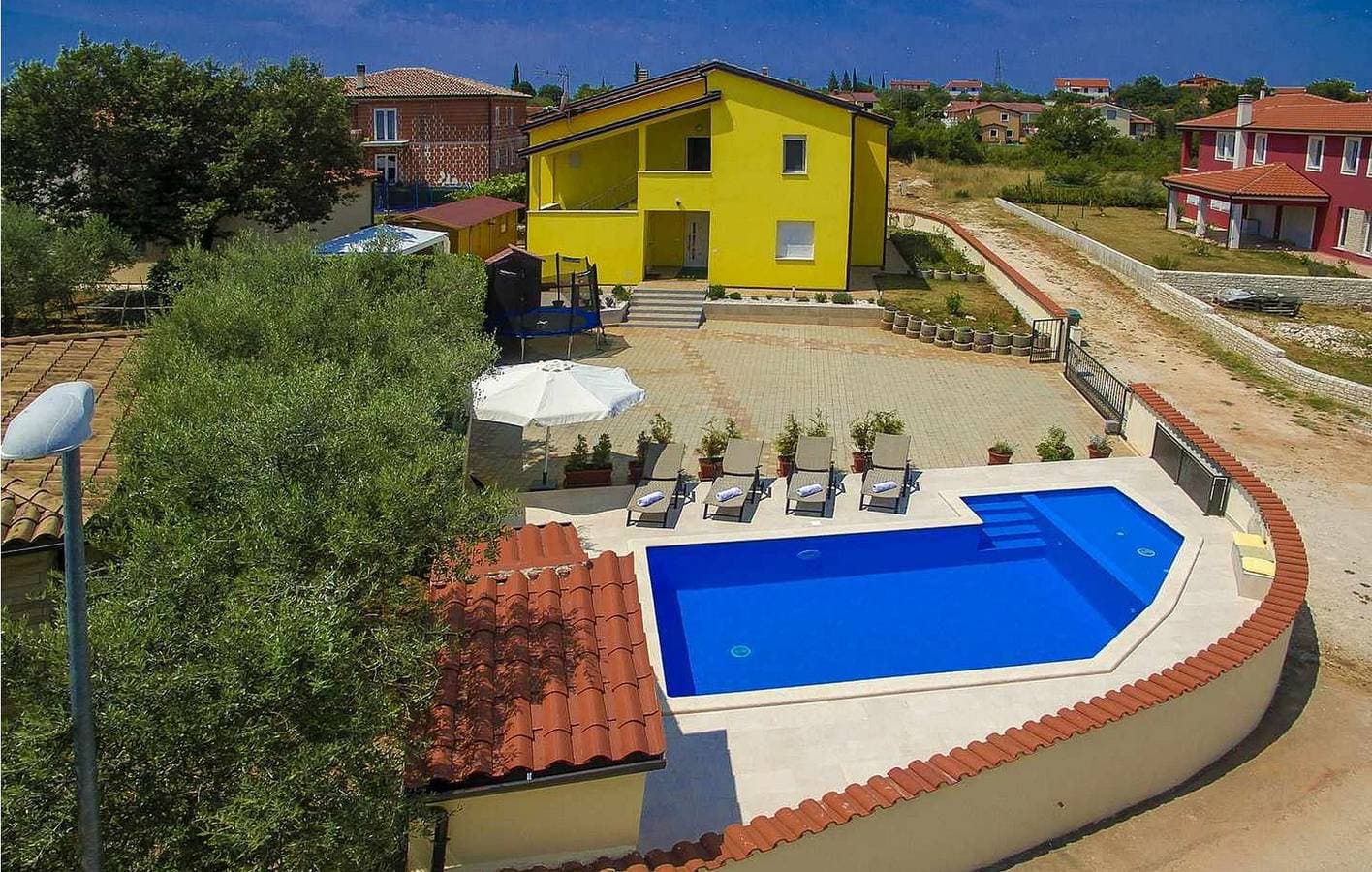 Foto 11 von 29: Gemütliche 2-Zimmer-Wohnung mit Pool und Terrasse in der Nähe des Stadtzentrums