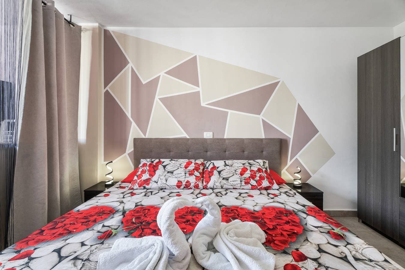 Foto 11 von 33: Ferienwohnung 'Chasna' mit Gemeinschaftspool, Gemeinschaftsgarten und WLAN