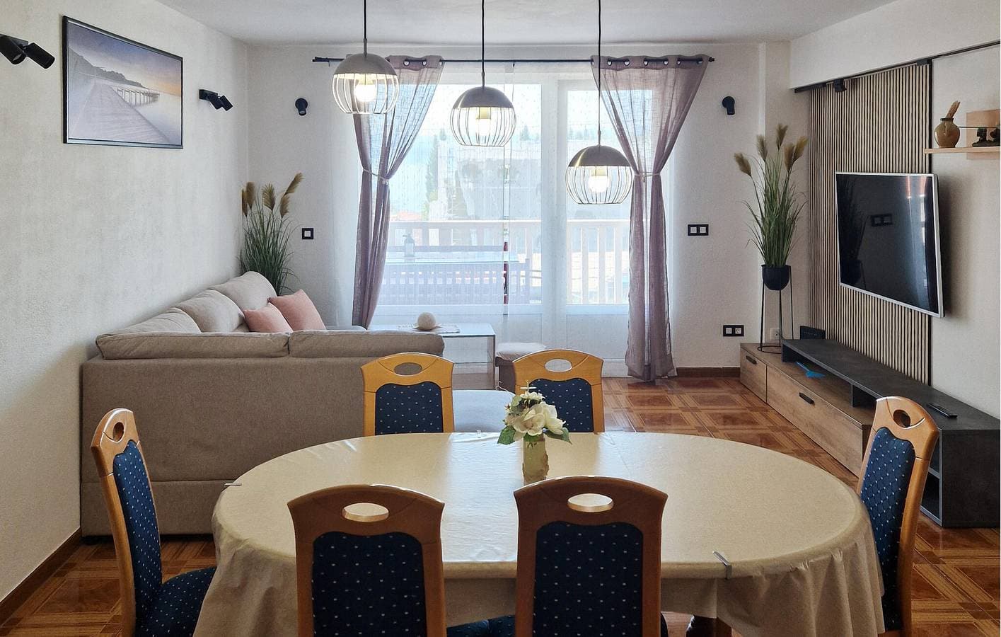 Charmante Unterkunft, 2 km vom Strand entfernt: 90 m² große Wohnung mit Pool und Terrasse 1