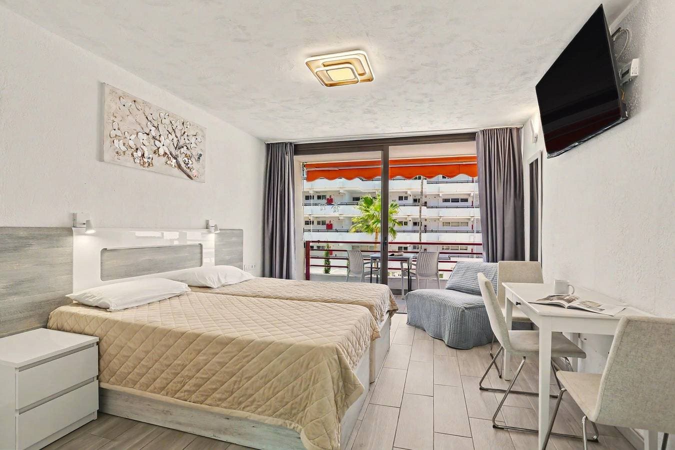 Foto 4 von 27: Ferienstudio 'Luxury Costa Adeje' mit Gemeinschaftspool, Balkon und WLAN