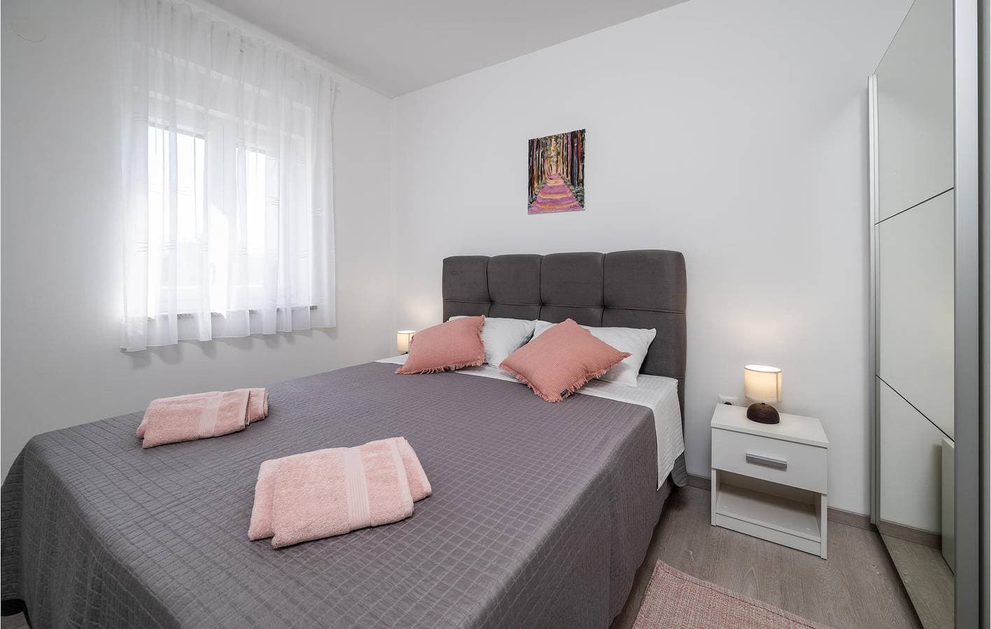 Foto 11 von 20: Moderne 66 m² große Wohnung mit Terrasse, WLAN, Klimaanlage und Parkplatz