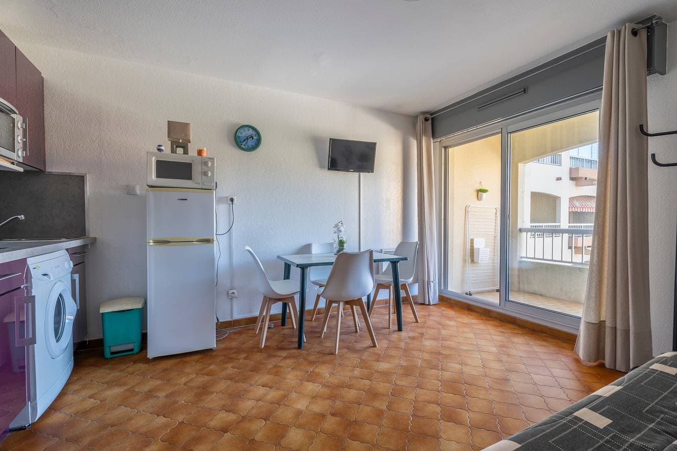 Foto 8 von 21: Studio für 4 Personen mit Balkon, 10 Minuten vom Strand entfernt, im Herzen des Dorfes